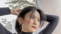 Nama Mahalini sebagai salah satu penyanyi muda yang lagu-lagunya merajai tangga musik, kini semakin disorot dengan statusnya sebagai kekasih dari Rizky Febian. Foto: Instagram @mahaliniraharja/Pool