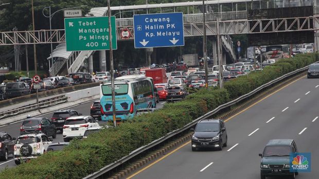 Ruas Tol yang dikenakan tarif (CNBC Indonesia/Andrean Kristianto)