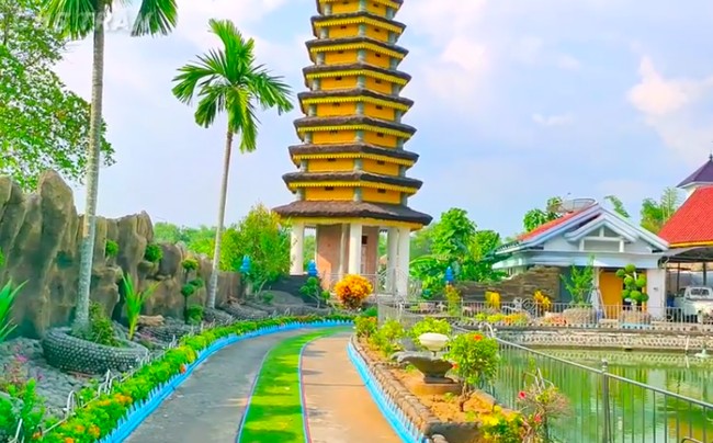 Tempat ibadah untuk umat Hindu juga ada. (Foto: YouTube/Gus Tran)