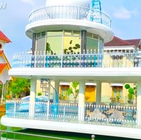 Masjid di rumah KH Ali Mursyid dibangun di atas danau mini. Dari kejauhan, tampak seperti kapal yang sedang berlayar. (Foto: YouTube/Gus Tran)