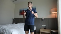 Namun, mereka semua tetap giat berlatih. Karena belum bisa keluar kamar selama lima hari ke depan, maka pelatih fisik memberikan saya program latihan. Saya akan berlatih secara maksimal, makan dijaga, dan istirahat cukup, kata Stephanie. Foto: Dok. PP PBSI