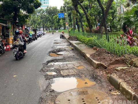 Sumur resapan di Jl Karet Raya rusak, Selasa (8/2/2022).