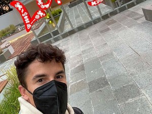 Viral Marc Marquez Makan Nasi Kotak, Netizen Terkesan