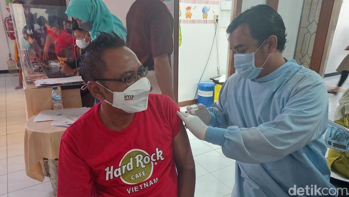 vaksin booster surabaya