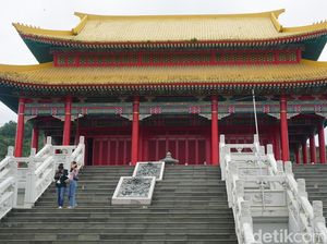 Kemegahan Vihara Thai Pak Kung yang Terbesar di Singkawang