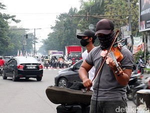 Bandung Gokil! Pengamen Bawakan Lagu Canon Rock dan Naruto