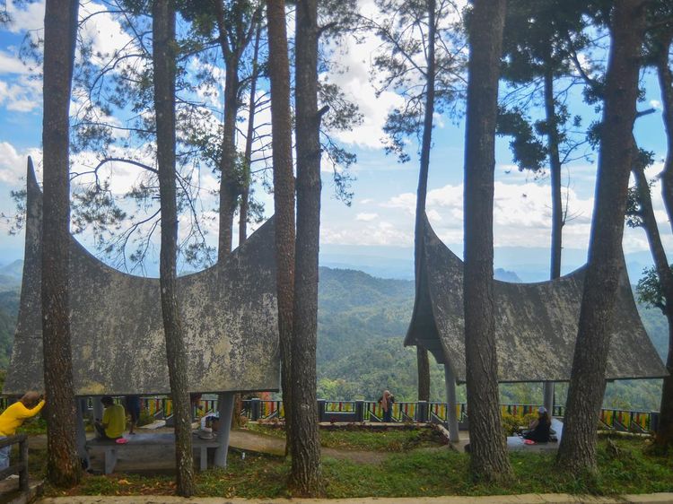 Menikmati Panorama Alam Puncak Pato di Tanah Datar
