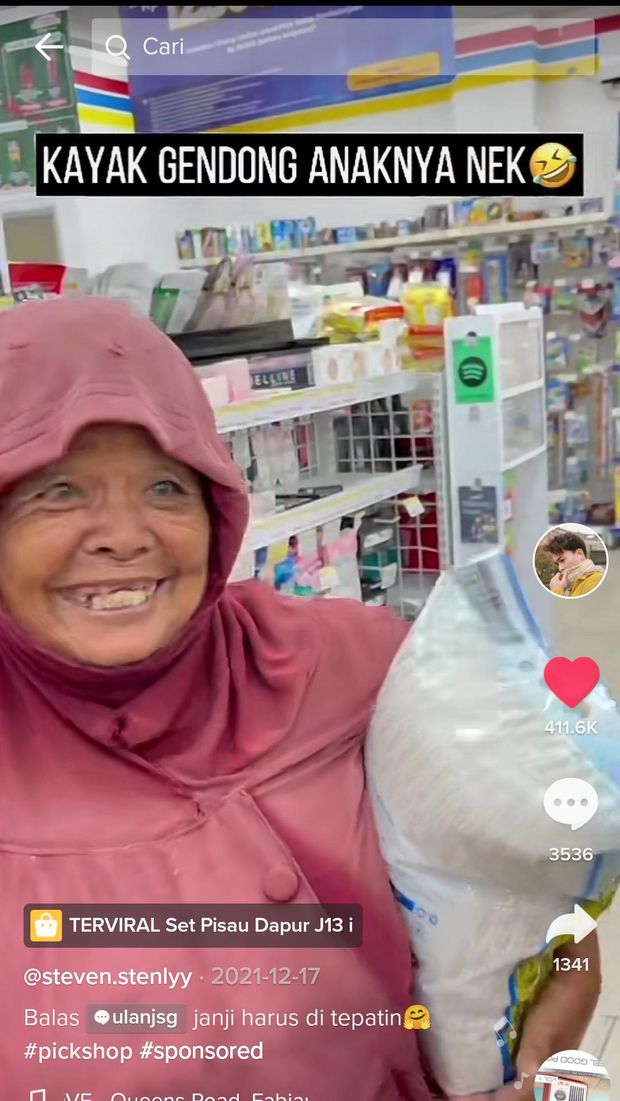 YouTuber Steven Stenly Ajak Pemulung hingga Satpam Belanja Sembako Gratis