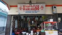 Inilah Bakso Sapi & Bakmi Ayam 68, kuliner bakmi yang wajib dicoba traveler di Singkawang. Alamatnya berada di Jalan Pangeran Diponegoro No 68, Singkawang.