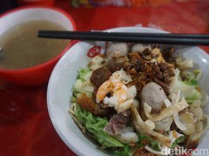 Menikmati Kuliner Bakmie Kungfu Nikmat dan Unik di Singkawang