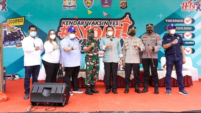 Bamsoet Tinjau Vaksinasi COVID-19 di Sultra
