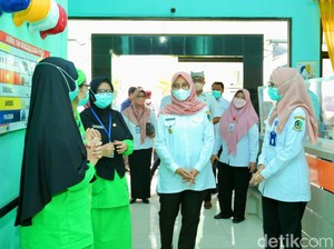 Bupati Ipuk Keliling RSUD Genteng, Pantau Kesiapan Antisipasi Lonjakan COVID-19