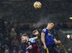 Dengan tak bikin gol saat Manchester United imbang 1-1 lawan Burnley, puasa gol di lima laga buat Ronaldo adalah yang terpanjang buatnya dalam periode satu dekade lebih. Belum pernah ia puasa sepanjang ini sejak 2012. Foto: AP/Jon Super