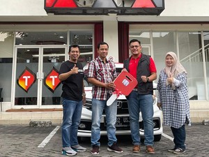 Driver Ojol di Surabaya Dapat Hadiah Mobil dari Telkomsel