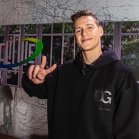 Sebelumnya Fabio Quartararo sempat mengunggah momen menikmati sarapan di pinggir kolam renang. Dia menyantap muelsi dengan yoghurt dan menuliskan Selamat pagi di postingannya.Foto: Instagram @fabioquartararo20