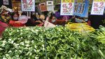 Gegara Ini Warga Hong Kong Panic Buying-Borong Makanan