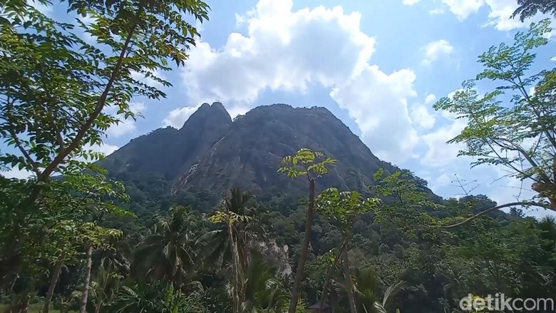 Gunung Parang di Purwakarta
