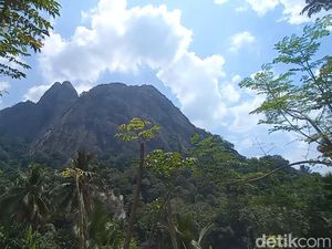 Legenda Gunung Parang: Tempat Lahirnya Senjata Pusaka Padjadjaran