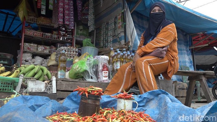 Harga cabe di Polman, Sulbar naik saat minyak goreng langka dan mahal. (Abdy/detikcom)