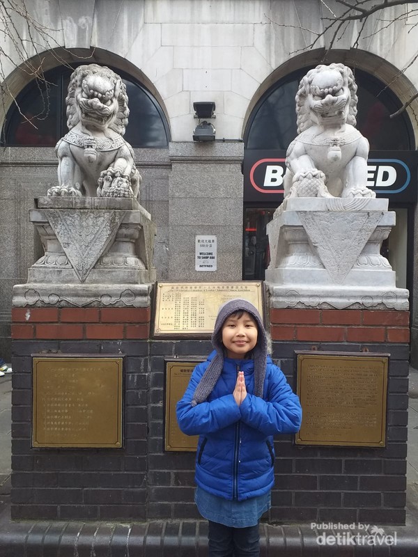 Dua patung singa