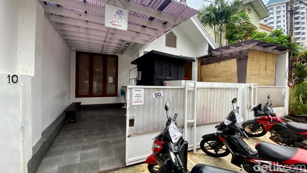 Ibu Jari: Mantap! Nasi Campur Premium Isi Iga Bakar Rempah hingga Cumi Item