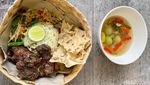 Sedap Mantap! Nasi Campur Premium dengan Lauk Super Komplet