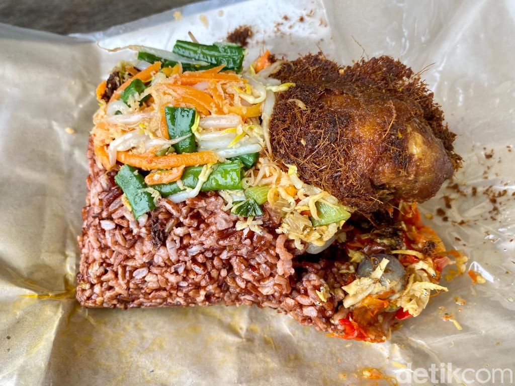 Ibu Jari: Mantap! Nasi Campur Premium Isi Iga Bakar Rempah hingga Cumi Item