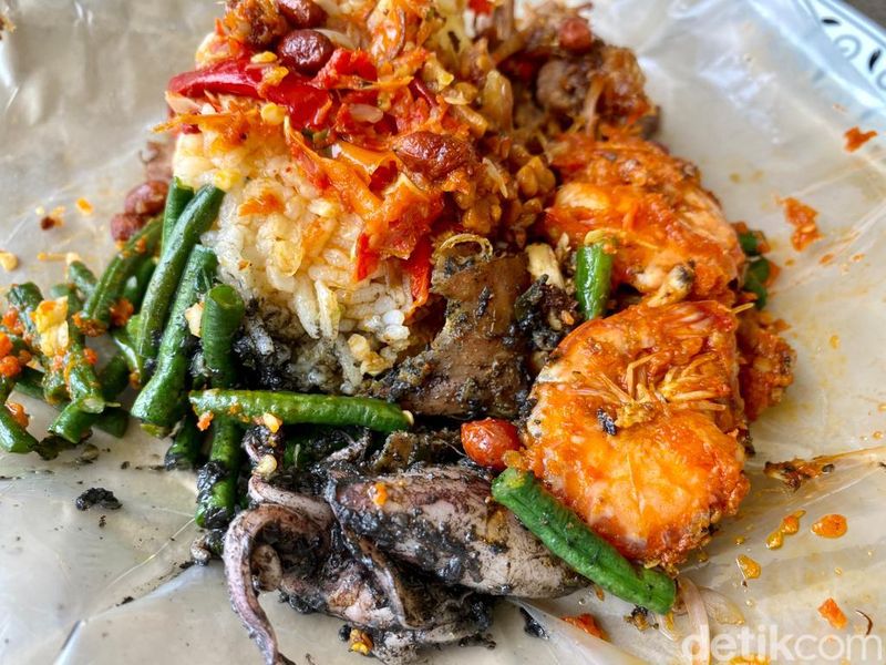 Ibu Jari: Mantap! Nasi Campur Premium Isi Iga Bakar Rempah hingga Cumi Item