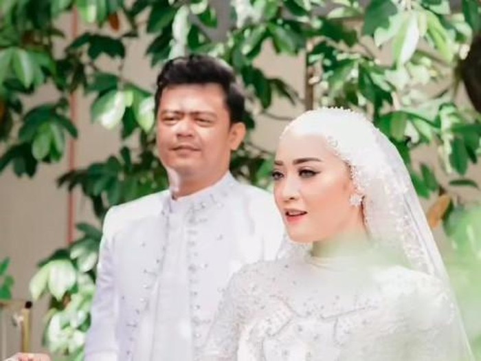 Inna Kamarie resmi menikah lagi.