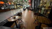 Selain itu, restoran atau kafe bisa beroperasi hingga pukul 21.00 dengan kapasitas maksimal 60%. Menko Kemaritiman dan Investasi Luhut Binsar Pandjaitan menyampaikan sejauh ini penyebaran COVID-19, terutama varian Omicron, masih dapat terkendali. Maka dari itu, luhut meminta masyarakat tidak perlu panik berlebihan. Selain itu, Luhut menambahkan kebijakan pengetatan PPKM pekan ini akan dikaji ulang minggu depan. Kalau minggu ini hasilnya bagus, kemungkinan PPKM minggu depan bisa lebih longgar.