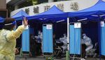Kasus Melonjak, Antrean Tes COVID-19 di Hong Kong Mengular