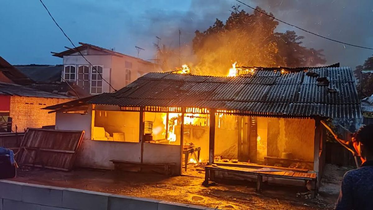 Arti Mimpi Warung Kebakaran | Simbol Kehilangan, Ujian Rezeki, atau Awal Perubahan Hidup?