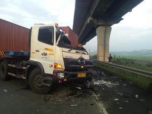 Ada Penanganan Kecelakaan, Tol Jakarta Arah Cikampek Macet