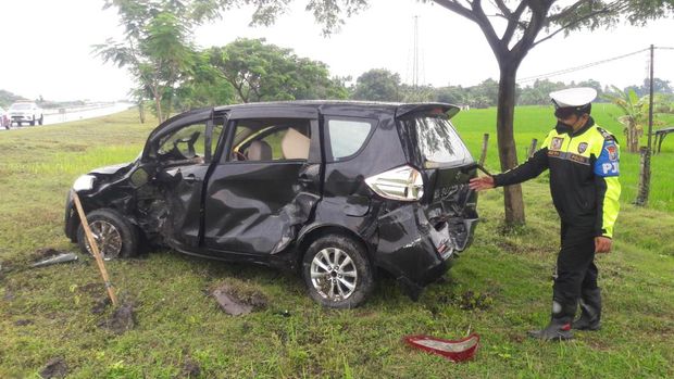 kecelakaan di tol ngawi