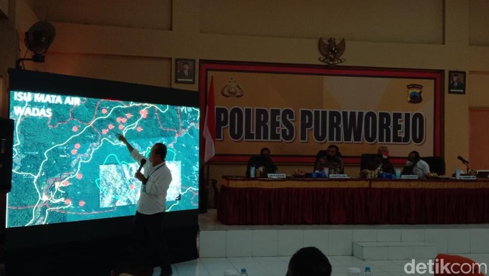 Konferensi pers Gubernur Jateng Ganjar Pranowo, Kapolda Jateng dan Kakanwil BPN soal Desa Wadas, di Mapolres Purworejo, Rabu (9/2/2022).