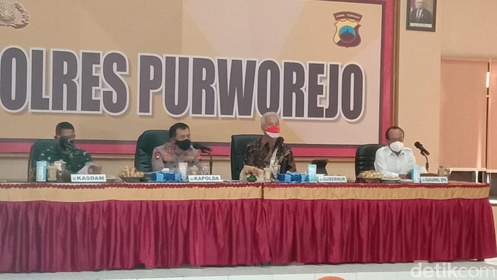 Konferensi pers Gubernur Jateng Ganjar Pranowo, Kapolda Jateng dan Kakanwil BPN soal Desa Wadas, di Mapolres Purworejo, Rabu (9/2/2022).