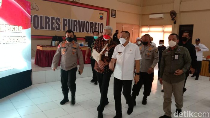 Konferensi pers Gubernur Jateng Ganjar Pranowo, Kapolda Jateng dan Kakanwil BPN soal Desa Wadas, di Mapolres Purworejo, Rabu (9/2/2022).