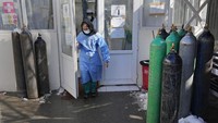 Di tengah lonjakan kasus COVID-19 yang melanda negara itu, semua kecuali lima dari 38 rumah sakit perawatan COVID yang pernah beroperasi di Afghanistan terpaksa ditutup.