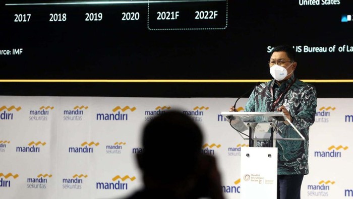 Mandiri Investment Forum 2022 Dorong Investasi Bank Mandiri gelar Mandiri investment Forum 2022 di Jakarta. Acara ini dihadiri Wamen BUMN II Kartika Wirjoatmodjo.