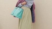 Medina Zein menjadi topik hangat setelah fotonya melepas hijab dipamerkan ke Instagram. Perselingkuhan sang suami disebut-sebut menjadi alasannya melepas hijab. Foto: Instagram @medinazein92