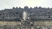 Kepala BKB, Wiwit Kasiyati mengatakan pihaknya rutin melakukan pembersihan terhadap batu candi dari lumut. Untuk pembersihan ini ada dua cara yakni pembersihan basah dan kering.