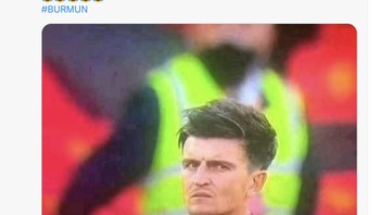 Menurut netizen ini, sebagai kapten Maguire tak bisa memimpin, sebagai bek dia tidak bisa bertahan dan sebagai kulkas, dia tidak bisa tetap dingin. Foto: Twitter