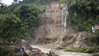 Diketahui, hujan lebat menyebabkan terjadinya longsor di Kolombia barat. 