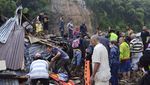 Momen Evakuasi Korban Longsor yang Tewaskan Belasan Orang di Kolombia