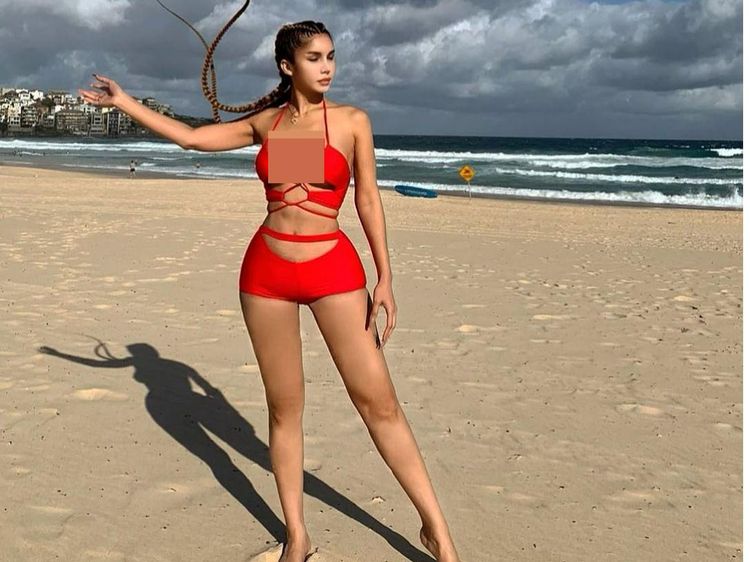 7 Foto Transgender Cantik Nur Sajat Pamer Gaya Seksi Saat Jadi Buronan Polisi