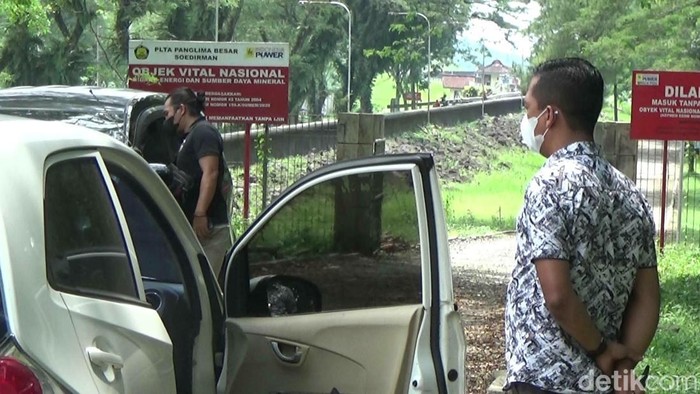 Patroli Satpol PP Banjarnegara di sekitar waduk PLTA Mrica, Rabu (9/2/2022).
