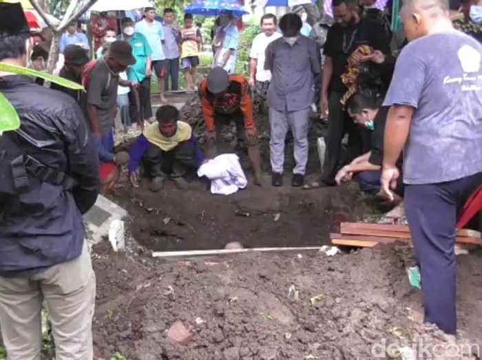 Pemakaman Yahya Muhaimin di Brebes, Rabu (9/2/2022).