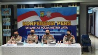 Polisi menetapkan Sis Zahra, pengemudi tewas sebagai tersangka kecelakan. Namun penyidikan dihentikan karena Sis Zahra meninggal dunia. (Rakha Arlyanto Darmawan/detikcom)