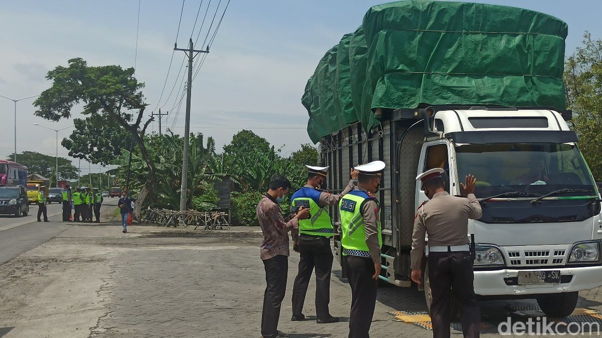 Truk ODOL Kelewatan Dibatasi Angkut 20 Ton