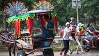 Di tengah angka kasus COVID-19 di DKI Jakarta tengah melonjak, banyak warga yang masih cuek dengan keadaan tersebut.